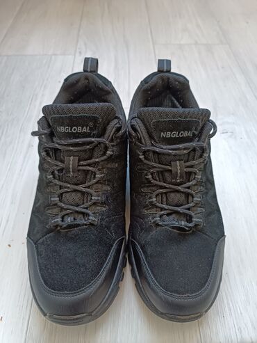 черные кроссовки: Продаю термокроссовки ( NBGLOBAL ) 41 размер, в идеальном состоянии