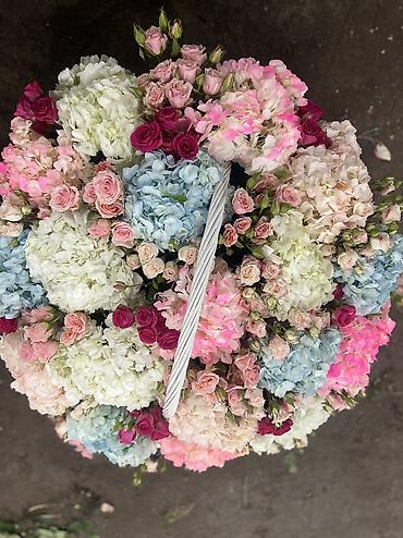 Букеты из живых цветов: Авторские букеты из свежих цветов - Розы премиум-класса (крупный — 16