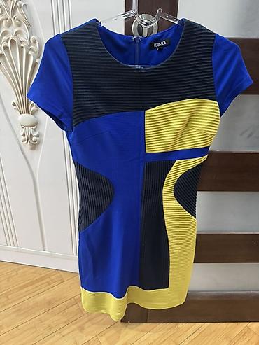 versace kofta: Versace qadın paltarı - Dizayn: Qrafik panellərdən ibarət rəng bloku — 1