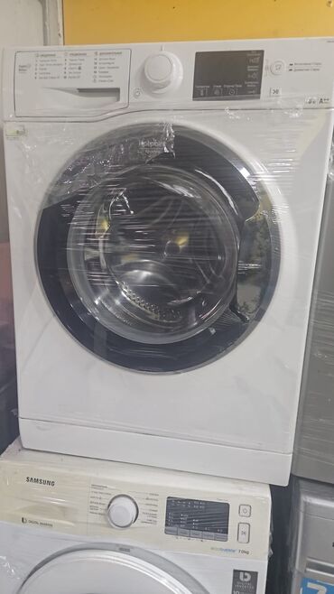 Soyuducular: Hotpoint markalı, ağ rəngli, qabaqdan yükləməli paltaryuyan maşın