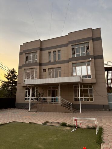 участок под бизнес ак ордо: Продаю Здание, 1000 м²