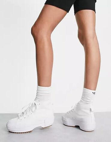 Кроссовки и спортивная обувь: NEW ADIDAS NIZZA White 
Размер 38/5 Новые без коробки из США
