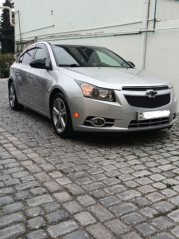 Chevrolet: Chevrolet Cruze: 1.4 l | 2013 il 27000 km Sedan — 2