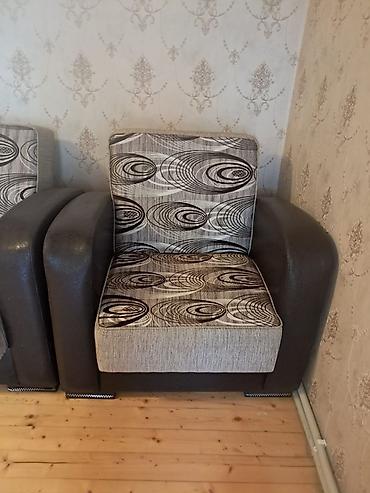 salon divan: Qonaq otağı üçün yumşaq mebel dəsti təqdim olunur. Dəstə bir ədəd — 1