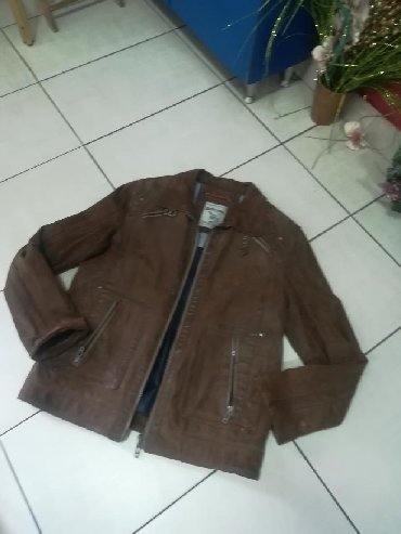 alpha jakna: Antilop kožna muška jakna vel L
Malo nošena
Očuvana
Placena 80 e