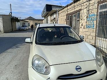 Nissan: Nissan Micra hetçbek avtomobil. Ağ rəngli кузов, 5 qapılı kompakt — 5