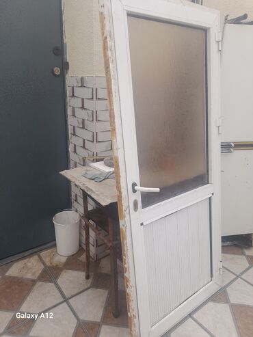 Фурнитура и комплектующие: Alminium qapi 0.85 × 1.95