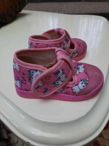 Dečija obuća: ☆Za devojčice☆
▪︎ dečije patofne
▪︎ nove
▪︎ vel: 19
▪︎ cena: 800 din
