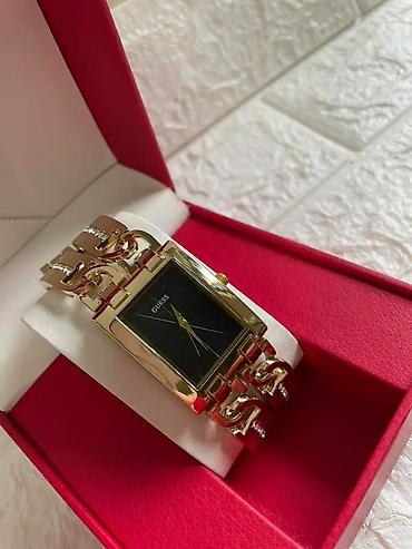 Ručni satovi: GUESS ženski ručni sat – pravougaono kućište i ukrasna narukvica sa — 4