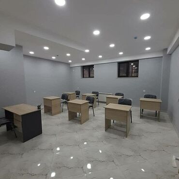 Ofis masaları: Yeni, İşçi üçün, Kvadrat masa