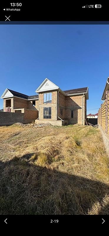 Продажа коттеджей и домов: Продаётся дом в районе нового стадиона, Бишкек. Основные параметры: - — 2