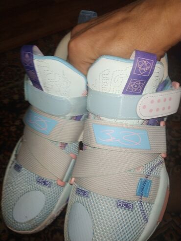 Кроссовки и спортивная обувь: Li-ning оригинал, своя цена в магазине 21 000 сом было