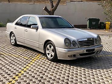 Mercedes-Benz: Mercedes-Benz E-Class (W210) sedan - Gümüşü rəng, 4 qapı, klassik — 3