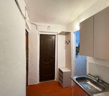 сдаю частный дом без хозяина: 1 бөлмө, 17 кв. м, Жатакана жана мейманкана түрүндө, 3 кабат, Евроремонт