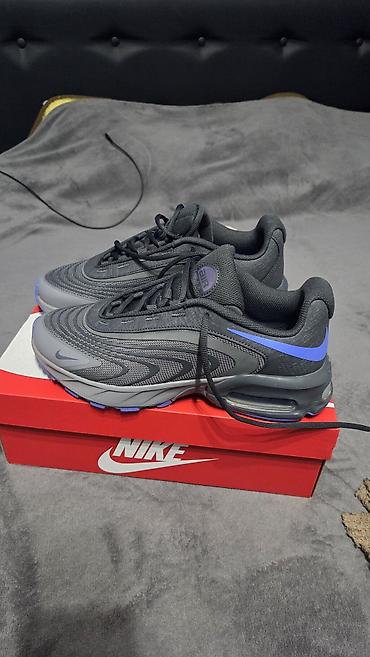 Patike: Patike kupljene u djaku placene 15500dinara, obuvene par puta samo — 9