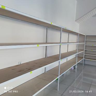 taxta rəf: Mağaza üçün metal karkaslı vitrin/raf sistemi - Material: Ağ rəngdə — 3