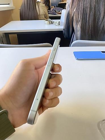 Apple iPhone: IPhone 15, Göy — 4