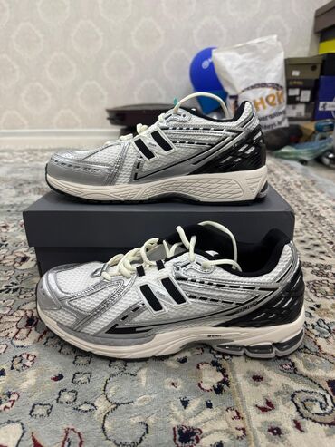 Кроссовки и спортивная обувь: Мужские кроссовки, 44, New Balance, Новый, цвет - Белый, Самовывоз, Бесплатная доставка, Платная доставка