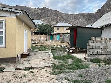 Sale of cottages and houses: Продаётся дом с участком 6 соток. Планировка: 4 комнаты +, кухня — 4