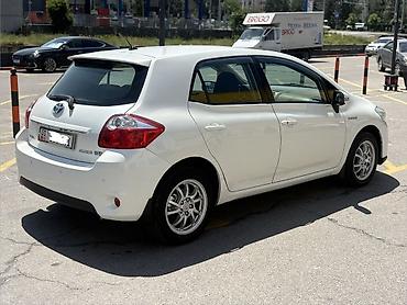 auris: Toyota Auris: 2011 г., 1.8 л, Вариатор, Гибрид, Хэтчбэк — 3