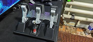 Рули: Комплект для симрейсинга Thrustmaster + аксессуары Состав: - Руль — 14