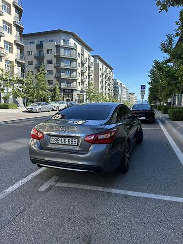 sukan satisi: Nissan Altima sedan - Korpus: 4 qapılı sedan, tünd boz rəng - — 5