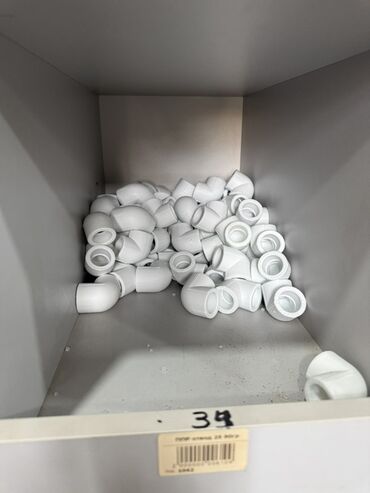 фитинги для пластиковых труб: Угольник (45°, 90°), Пластик