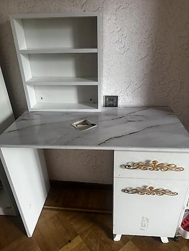 salon oturacaqlari: Düz masa, Siyirməli, Polkalı, Laminat, Kredit yoxdur — 2