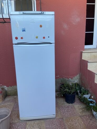 Plitələr və bişirmə panelləri: İşlənmiş 2 qapılı Indesit Soyuducu Satılır, rəng - Ağ