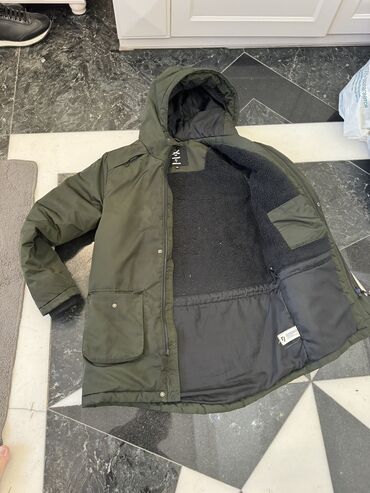 зимняя детская куртка для мальчика: Продаю теплую зимнюю куртку в отличном состоянии на мальчика 12–14 лет