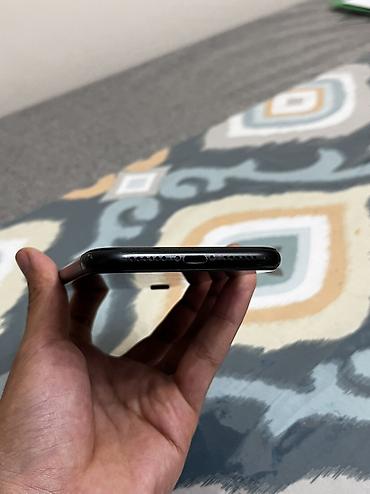 Apple iPhone: IPhone Xr, Б/у, 64 ГБ, Черный, Чехол, 79 % — 11