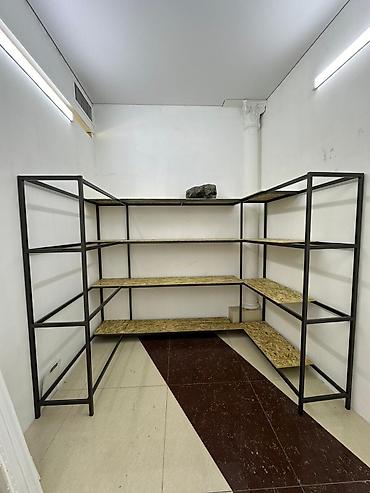 Торговое оборудование: Продаются полки на склад (3 шт), каркас - металический. Можно — 3