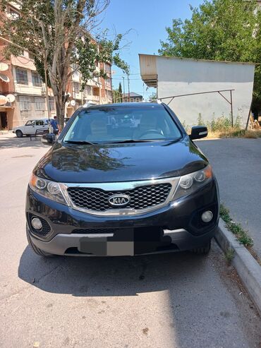 Kia: Kia Sorento – qara rəngli, tam ölçülü şəhər-kənd krossoveri. Xarici — 10