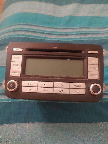 passat b5 ekran: Volkswagen orijinal avtomobil maqnitofonu (OEM head unit) — 1