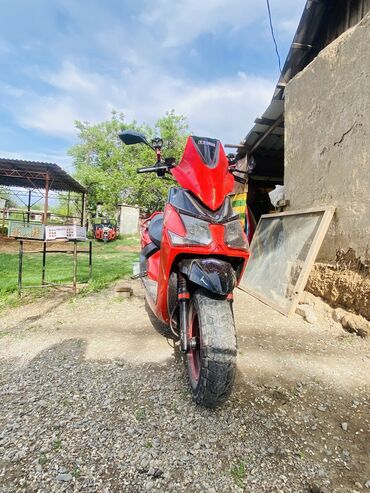 шына 215 60 16: Скутер Yamaha, 150 куб. см, Бензин, Колдонулган