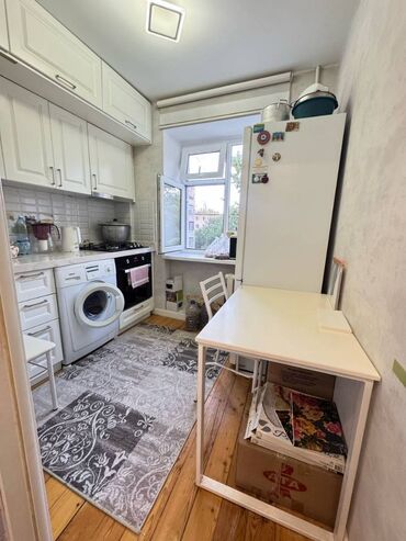дом с бизнесом: 2 комнаты, 46 м², Индивидуалка, 3 этаж, Косметический ремонт