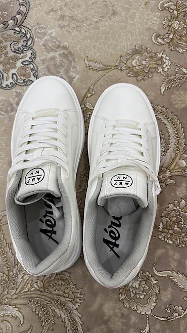 Кроссовки и спортивная обувь: Кроссовки белые мужские так же и для девушек подойдет размер 41 — 6