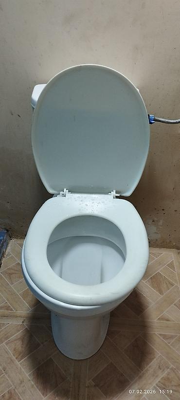 WC komplekti – keramik ayaqüstü unitaz və üst su çəni - Material: ağ