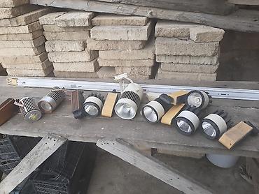 Spot lampalar: Mağaza və vitrinlər üçün LED treklight proyektor lampaları və treklər — 1
