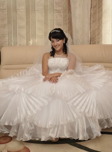 свадебное платье 46 размер: Продаю свадебное платье. Одевала один раз 😃 состояние отличное