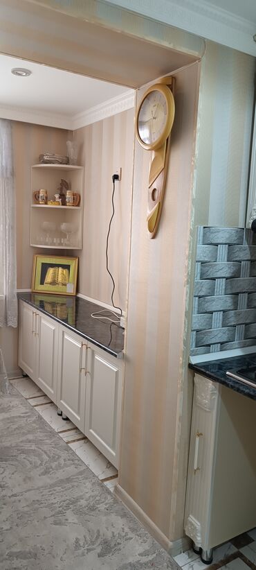 Uzunmüddətli kirayə mənzillər: Yol kenarinda Marshurut dayanacaginin arxasinda 3cu mertebede -da lalafo.az — 15 Uzunmüddətli kirayə mənzillər: Yol kenarinda Marshurut dayanacaginin arxasinda 3cu mertebede — 15