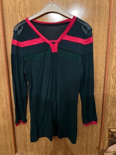Futbolka və maykalar: Pencək və koftalar 36 (S) razmer. Təzə kimidir, Hər biri 5 azn. Ünvan — 13