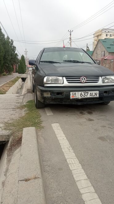 автомобиль вента: Volkswagen Vento: 1992 г., 1.8 л, Механика, Бензин, Седан