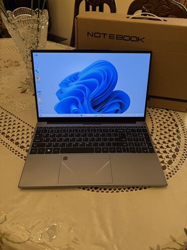 adaptir: Intel Celeron, 16 GB, 15.6 "