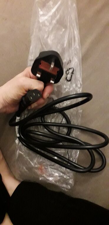 Noutbuklar üçün adapterlər: Kompüter bi̇rləşdi̇ri̇ci̇ kabellər 12 dənə var. Bi̇ri̇ 3 manata — 2