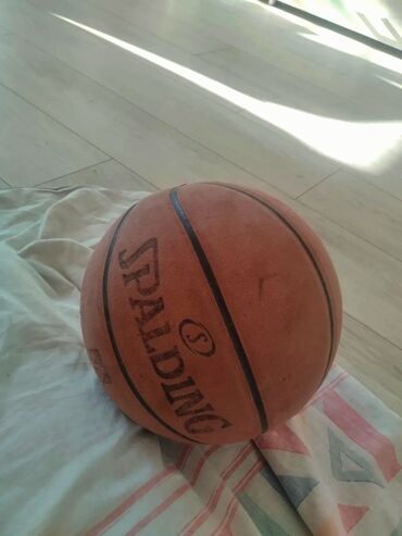 волейбольные мячи молтен: Баскетбольный мяч Spalding. играть можно на улице и в зале. продаю