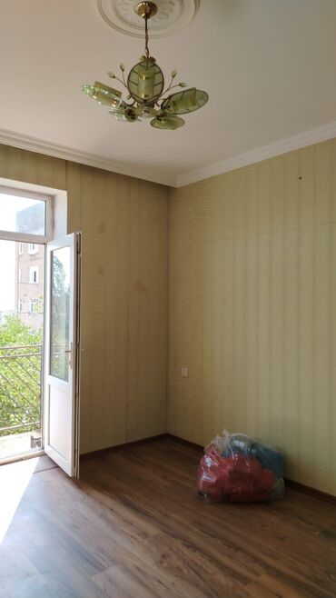 Otaqların satışı: 3 otaqlı mənzil – işıqlı və səliqəli planlama - Geniş zal: klassik — 21