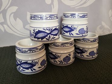 Kuhinjski setovi: Postolja nova za jaja cvibl mustra iz 70ih. Plasticna,retka postolja na lalafo.rs — 3 Kuhinjski setovi: Postolja nova za jaja cvibl mustra iz 70ih. Plasticna,retka postolja — 3