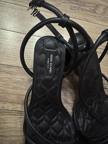 Basanoşka və səndəllər: River Island 39razmer 30azn baha alinib az geyinilib — 2