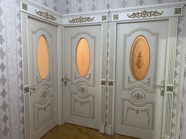 korona mebel: 3 qapi cercive ile birlikde 200 azn . Olcu 2m uzunluq, eni 90 sm